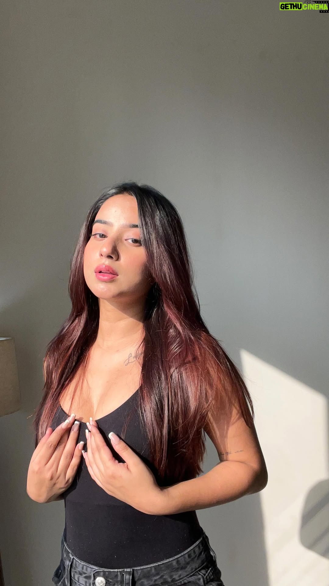Shyrin Anicka - 127K Likes - Random one 🥂✌🏻