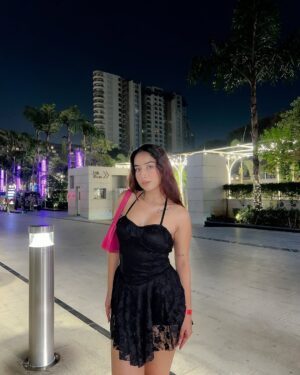 Shyrin Anicka Instagram - About last night ..🥂
Wearing :- @bebombbae