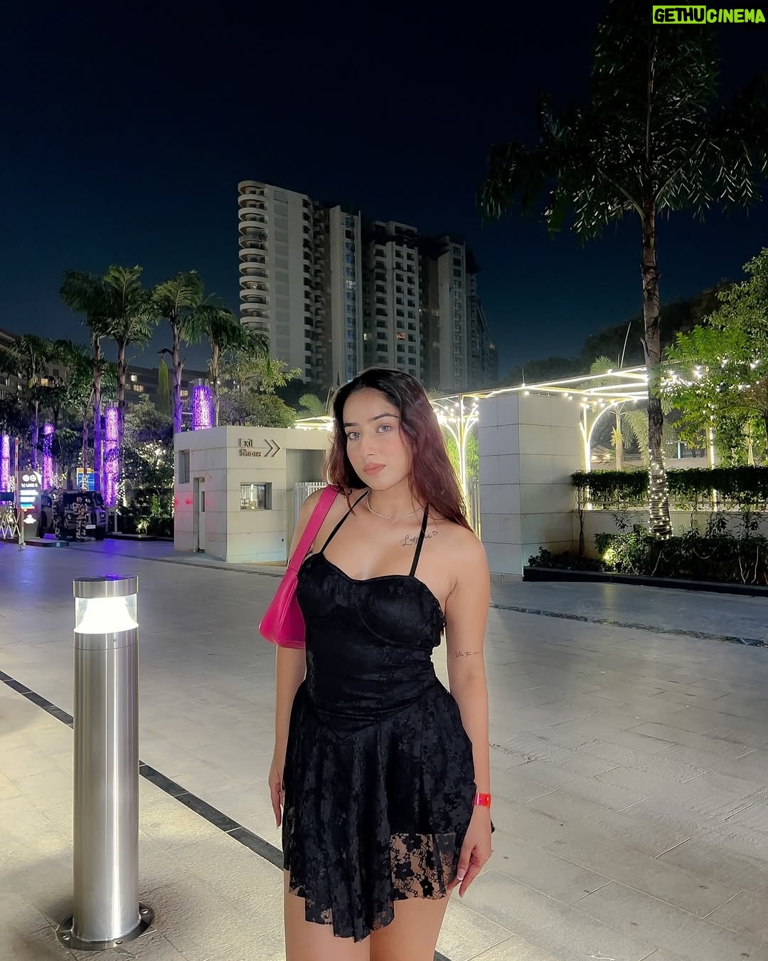 Shyrin Anicka - 195.4K Likes - About last night ..🥂

Wearing :- @bebombbae