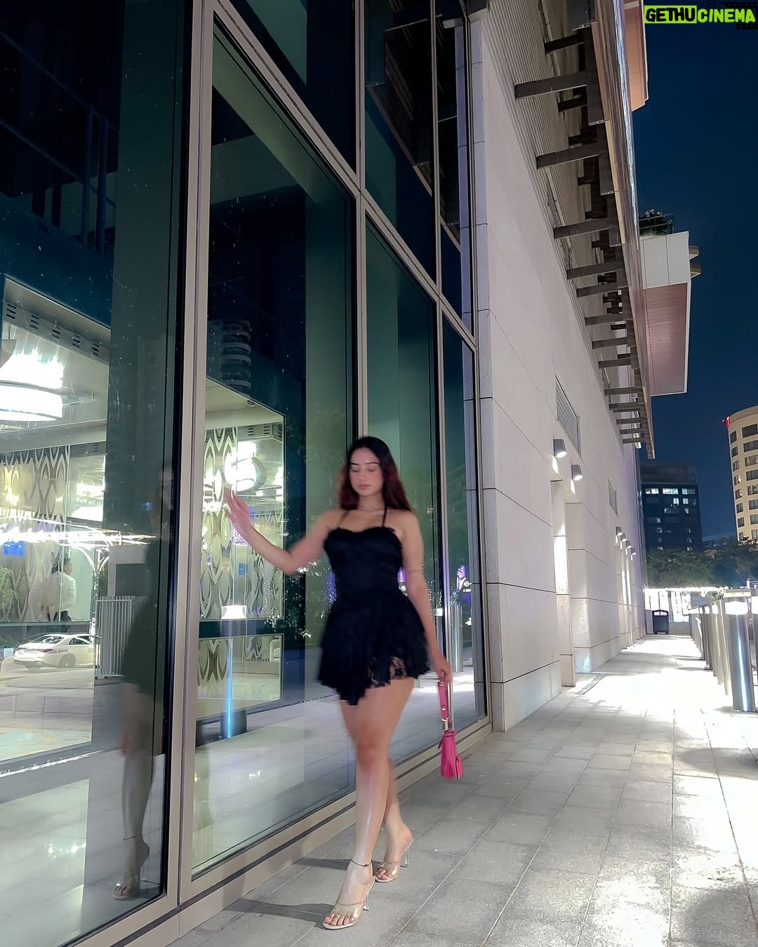 Shyrin Anicka - 195.4K Likes - About last night ..🥂

Wearing :- @bebombbae