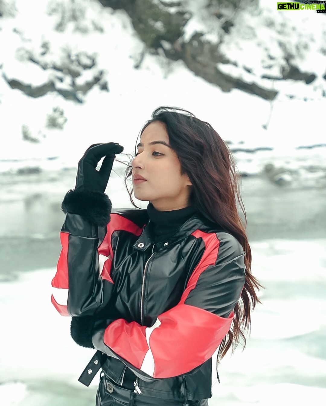 Shyrin Anicka - 108.3K Likes - Lets make 2025 a movie .. ❄️♥️