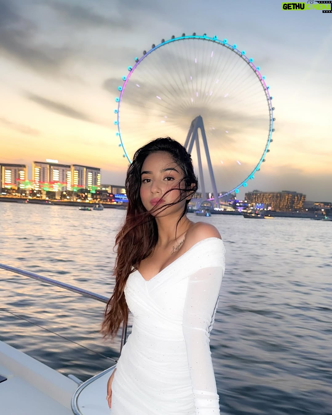 Shyrin Anicka - 128.1K Likes - The crazy day and city lights .. 🥂🤍
