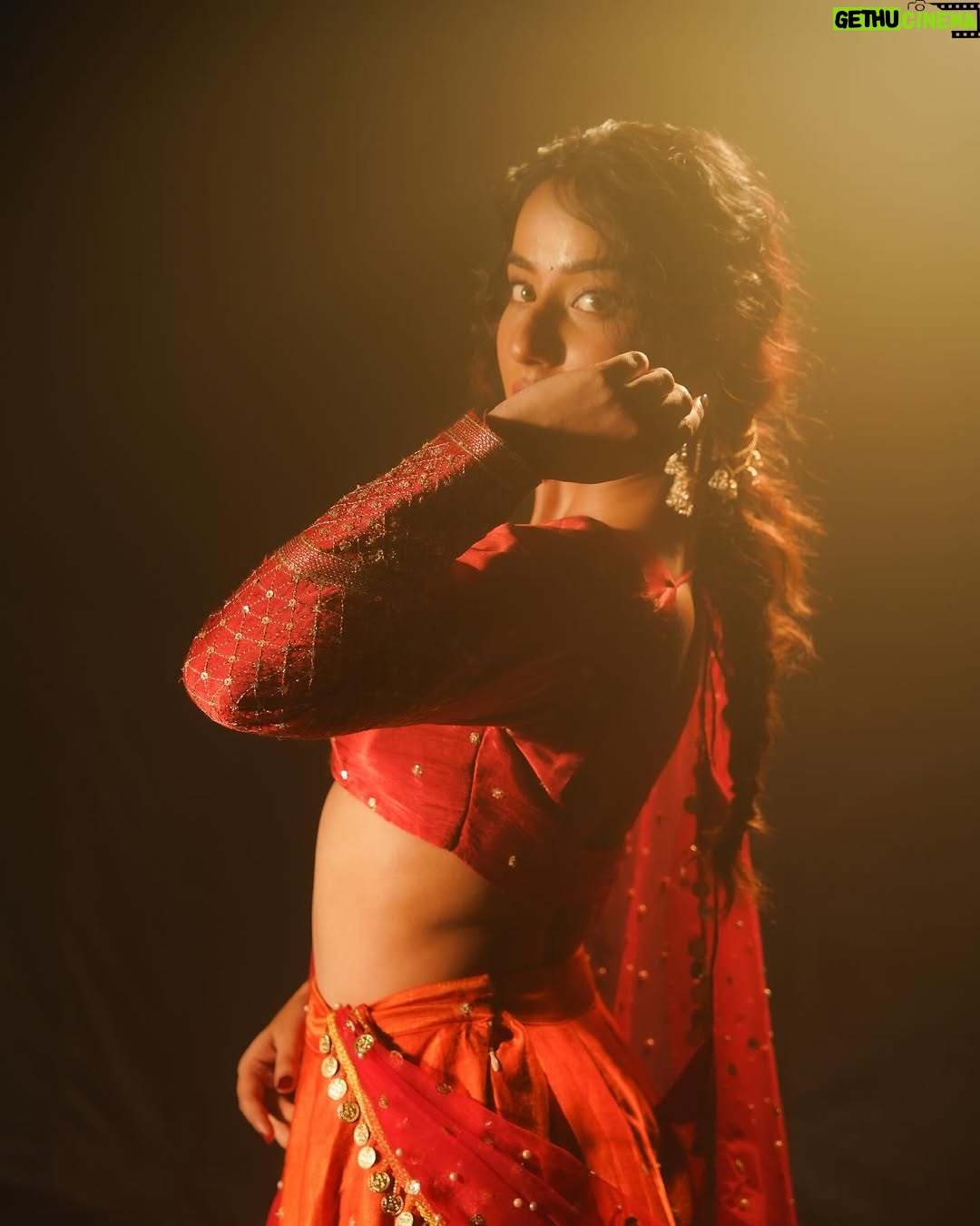 Shyrin Anicka - 134.3K Likes - Aayi hai jo raat nashili 
Iski har ek baat nasheli ..🕊️

Makeup and hair :- @thethakurain ♥️