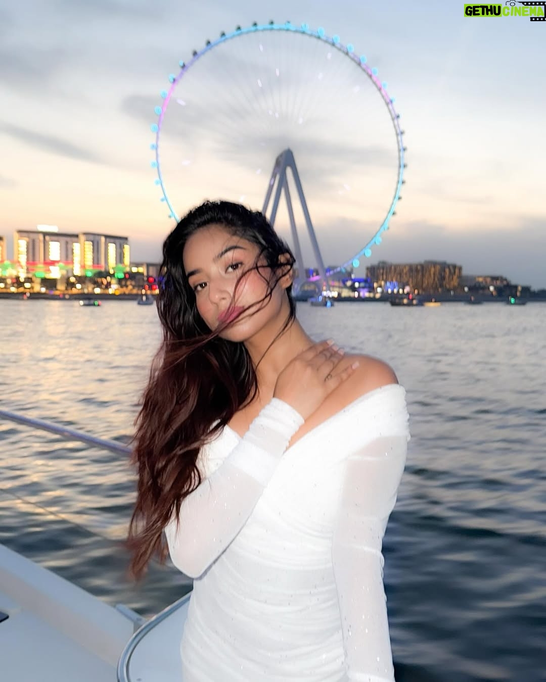 Shyrin Anicka - 128.1K Likes - The crazy day and city lights .. 🥂🤍