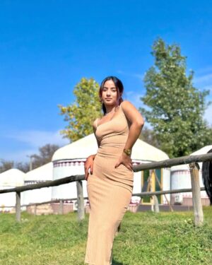 Shyrin Anicka Instagram - Catch me if you can ☀️🌻
