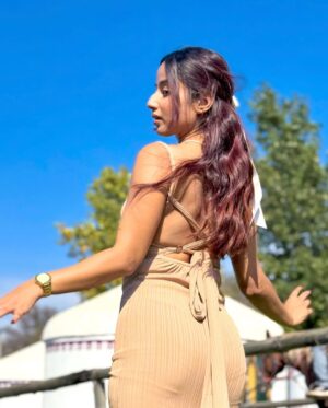Shyrin Anicka Instagram - Catch me if you can ☀️🌻