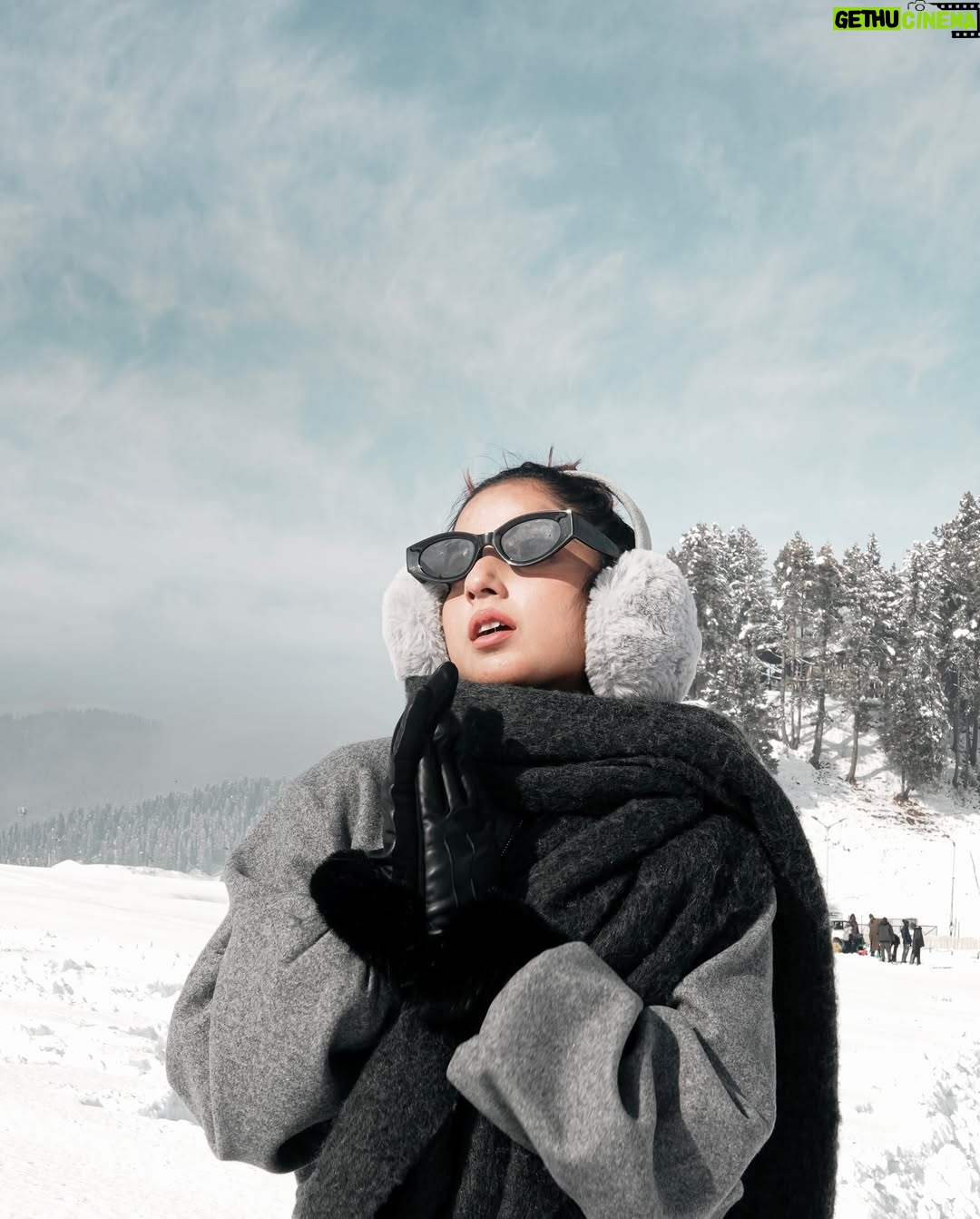 Shyrin Anicka - 137.5K Likes - An unexpected and unplanned destination…🤍❄️