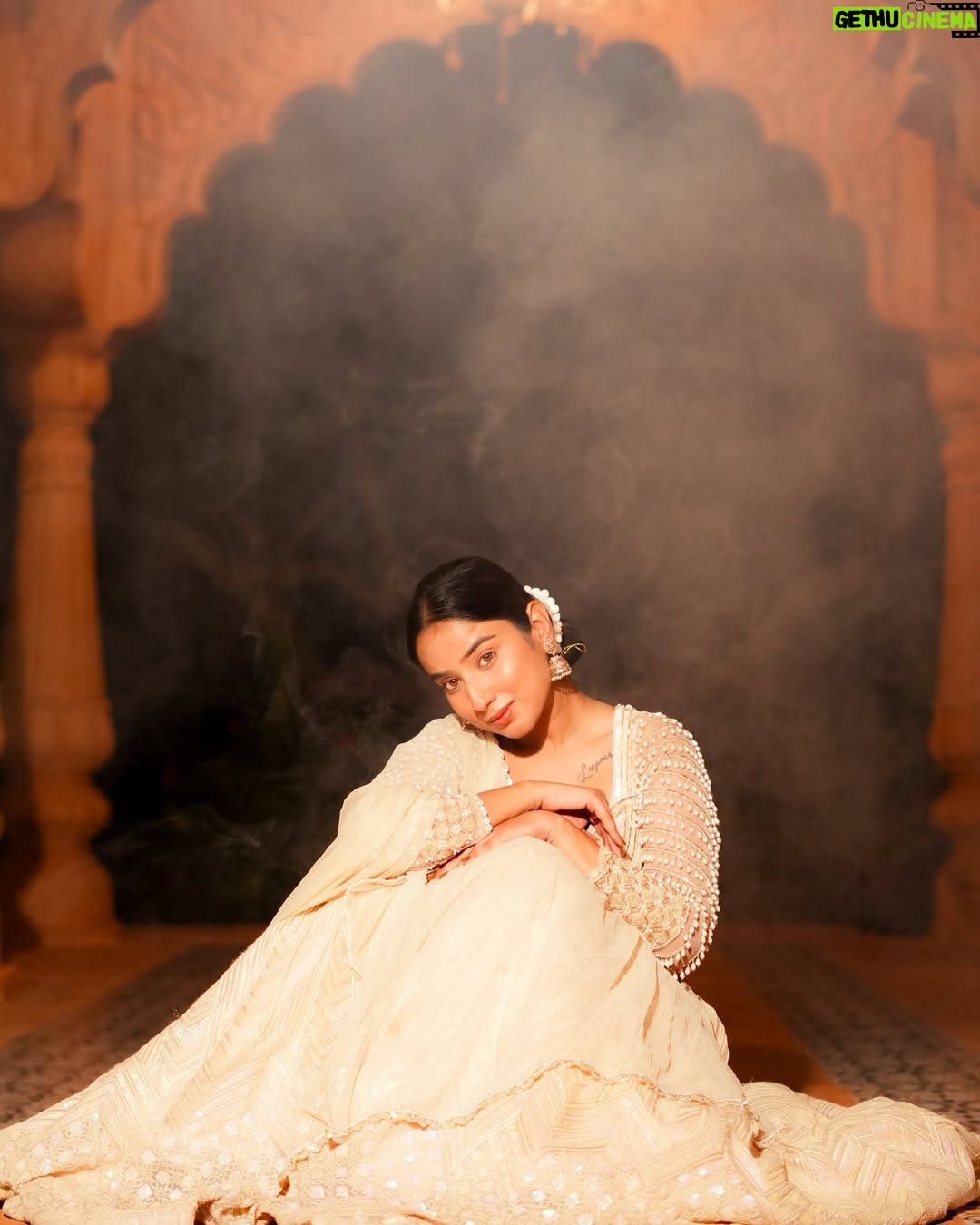 Shyrin Anicka - 107.5K Likes - कायाम तू हो गयी है, रिवायत की तरह …🤍

Wearing:- @yeh_lehenga_nahi_mehenga 
Location:- @honeybookstudios