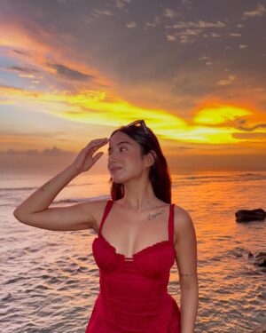 Shyrin Anicka Instagram - Felt seen by the sky ⛅️✨