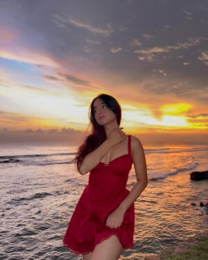 Shyrin Anicka Instagram - Felt seen by the sky ⛅️✨