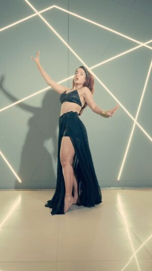 Shyrin Anicka Instagram - Lemmi know in comment section if you want more dance videos ♥️

@badboyshah 
@ihitenmusic 
@sharviyadav 
@preity_mukhundhan 
@rajitdev 

#morni