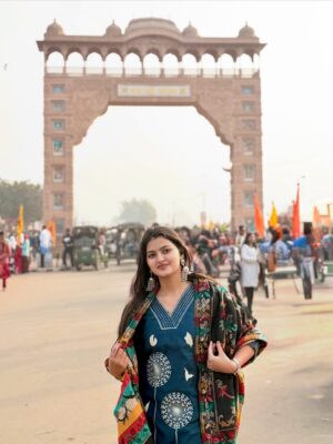 Siddhi Jambhale Instagram - Chanting His name,finding my way!!🙌🏻🌹🥹
#starfam❤️ #khatushyam #shyamnaresh #babashyam #jaipur #blessed #gratitude #beginnings #positivity #spirituality #fyp #explore #instagood