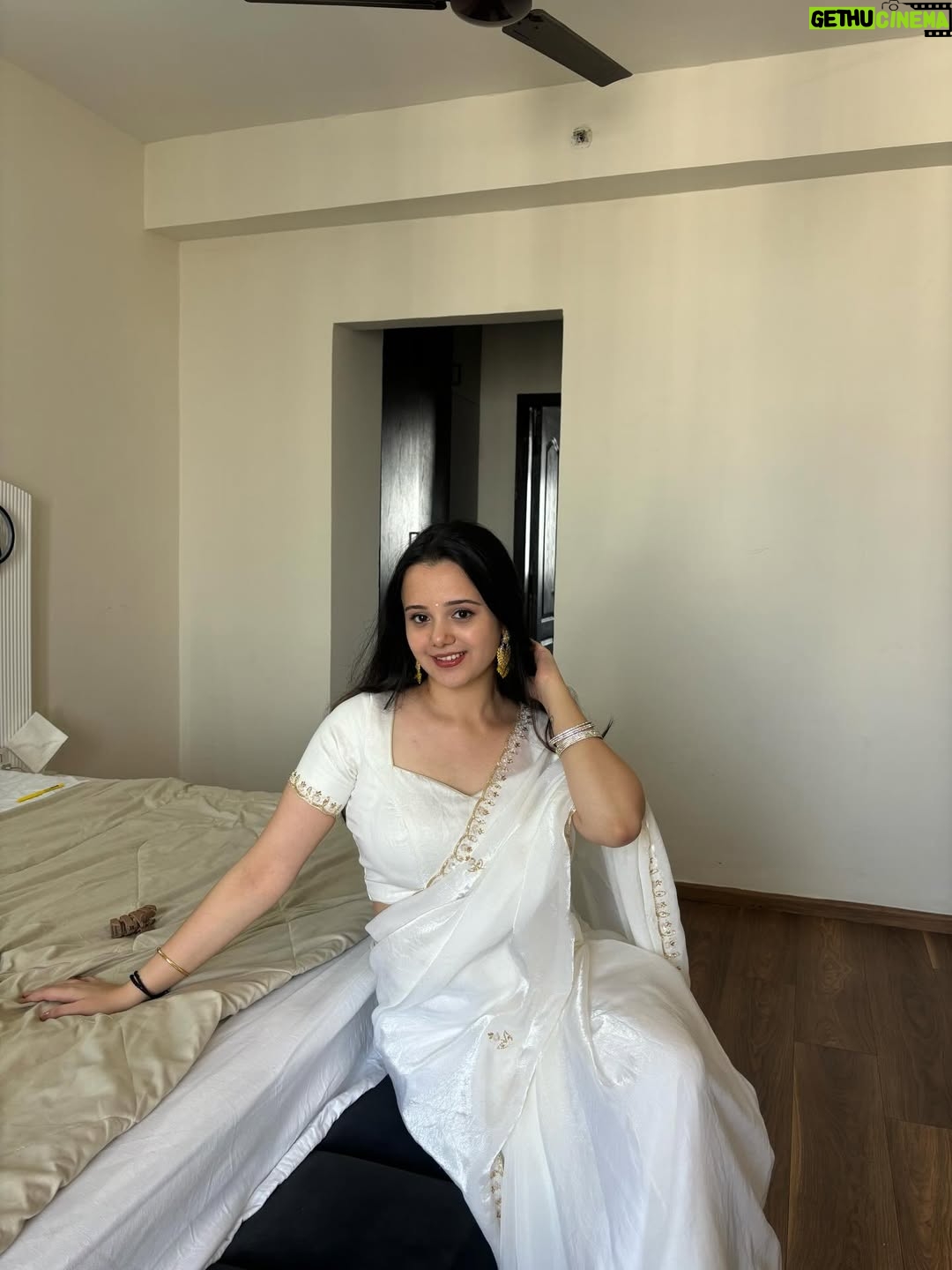 Siddhida Pathak - 11.7K Likes - Premika psychologist ban gye 🤍💞