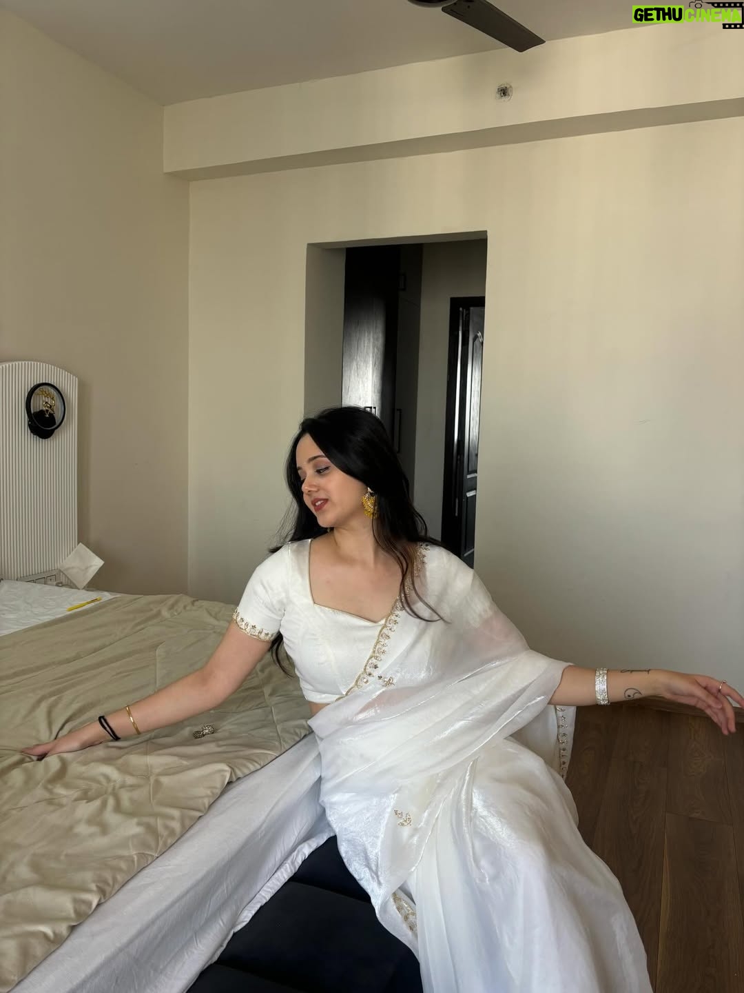 Siddhida Pathak - 11.7K Likes - Premika psychologist ban gye 🤍💞