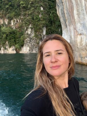 Sílvia Alberto Instagram - Há 8 anos vim sozinha, de mochila às costas.
De regresso à Ásia, agora a 4.
Que 2026 venha com mundo e vontade de continuar a ir.
Feliz 2026 ✨