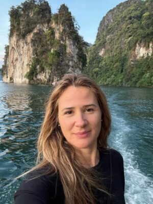 Sílvia Alberto Instagram - Há 8 anos vim sozinha, de mochila às costas.
De regresso à Ásia, agora a 4.
Que 2026 venha com mundo e vontade de continuar a ir.
Feliz 2026 ✨