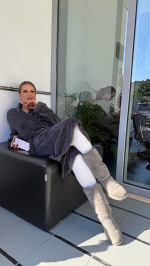 Sílvia Alberto Instagram - As gravações do Got Talent Portugal começaram hoje.
Estou entre “estou pronta” e “vou passear o cão”.😂
Quem sabe… talvez esteja a nascer a próxima Portuguese Girl pijamas style.