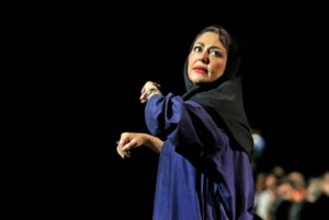Sima Tirandaz Instagram - این دفتر هم تمام شد ..فرزانه ، جان از عمق وجودم روی صحنه زندگیت کردم..دلم برایت تنگ میشه….دلم برای تک تک شما که عاشقانه کنار هم بودیم هم تنگ می شود
@shahramgilabadi
@sima_tirandaz_official
@shaghayeghfarahani
@jalehsameti51
@torkaash
@amirazimiofficia
#نمایش_عاشقانه_ها #عاشقانه #عاشقانه_ها #امیر_عظیمی #حمیدرضا_ترکاشوند #سیما_تیرانداز #شقایق_فراهانی #ژاله_صامتی #شهرام_گیل_آبادی