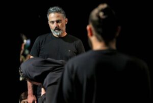 Sima Tirandaz Instagram - این دفتر هم تمام شد ..فرزانه ، جان از عمق وجودم روی صحنه زندگیت کردم..دلم برایت تنگ میشه….دلم برای تک تک شما که عاشقانه کنار هم بودیم هم تنگ می شود
@shahramgilabadi
@sima_tirandaz_official
@shaghayeghfarahani
@jalehsameti51
@torkaash
@amirazimiofficia
#نمایش_عاشقانه_ها #عاشقانه #عاشقانه_ها #امیر_عظیمی #حمیدرضا_ترکاشوند #سیما_تیرانداز #شقایق_فراهانی #ژاله_صامتی #شهرام_گیل_آبادی