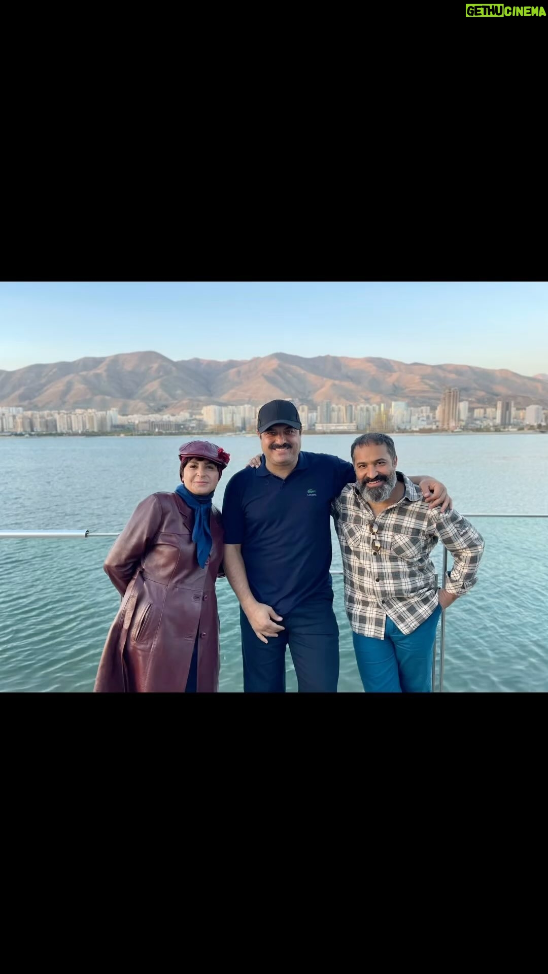 Sima Tirandaz - 5.1K Likes - داوینچیز هم تموم شد …یه خسته نباشید جانانه به افشین جان هاشمی ،سام عزیزم،مونا جان ….بقیه بازیگران که ماشالله اینقدر زیادن  نمیشه از همه اینجا  اسم برد .🤭و همه عوامل پشت دوربین  که زحمت کشیدن ما دیده بشیم (نمی تونم اسم تک تک رو ببرم،.😊خیلی زیادن) …دلم برای تک تک روزهای خوبی که با هم داشتیم تنگ میشه ..مثل همیشه  فقط  می تونم آرزو کنم  به امید یه سریال دیگه با همین دوستان عزیزم #سیما_تیرانداز #افشین_هاشمی #سام_درخشانی #مونا_فرجاد #داوینچیز