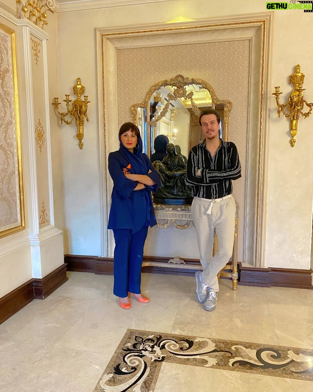 Sima Tirandaz - 13.6K Likes - همراه با سرکار خانم سیما تیرانداز عزیز بازیگر خوب کشور که چندین ساله افتخار همکاری با ایشان را دارم 🌹🙏🔐
.
@sima_tirandaz_official 
.
#بهروز_کمالیان 
#سیما_تیرانداز 
#امنیت_شبکه