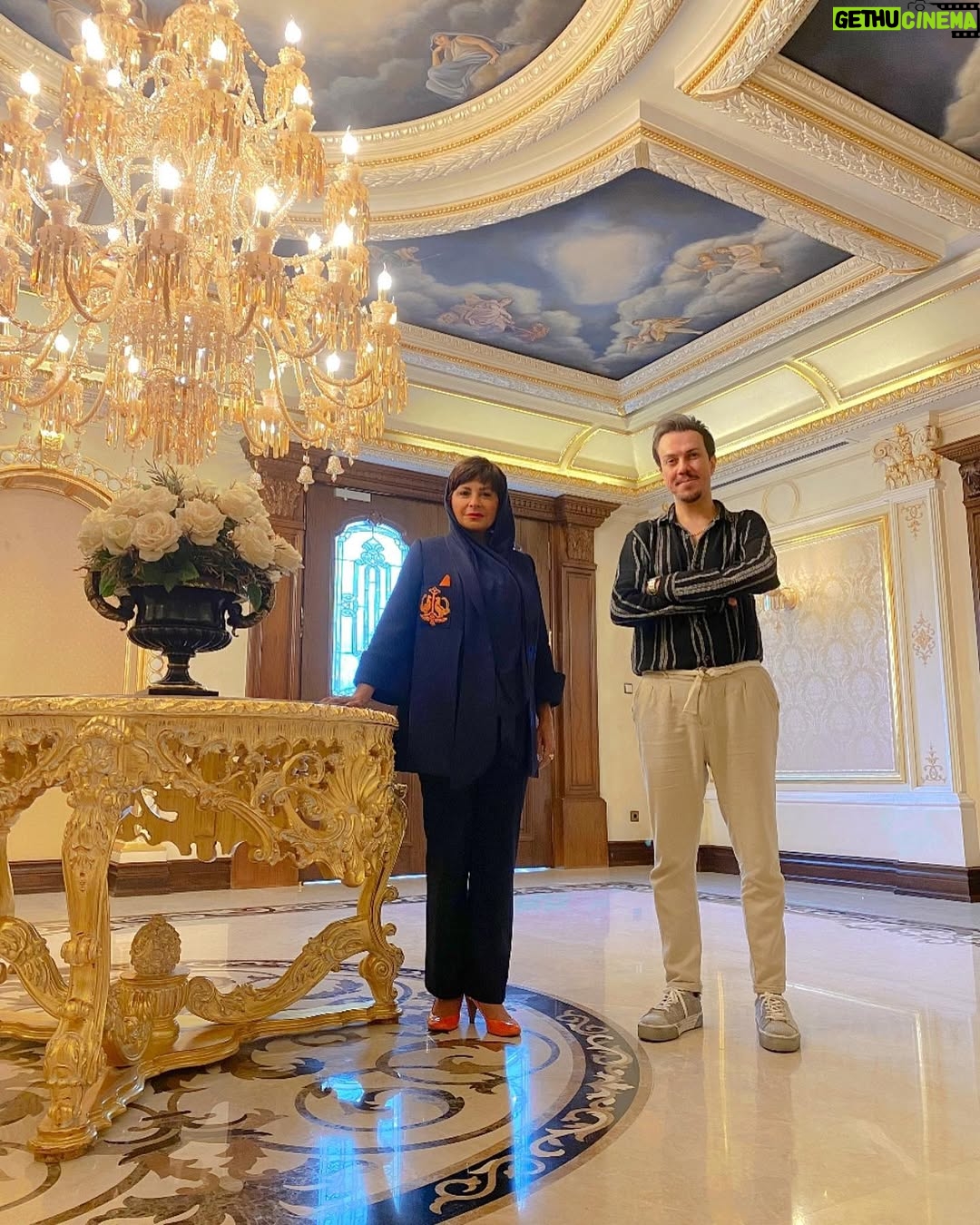 Sima Tirandaz - 13.6K Likes - همراه با سرکار خانم سیما تیرانداز عزیز بازیگر خوب کشور که چندین ساله افتخار همکاری با ایشان را دارم 🌹🙏🔐
.
@sima_tirandaz_official 
.
#بهروز_کمالیان 
#سیما_تیرانداز 
#امنیت_شبکه