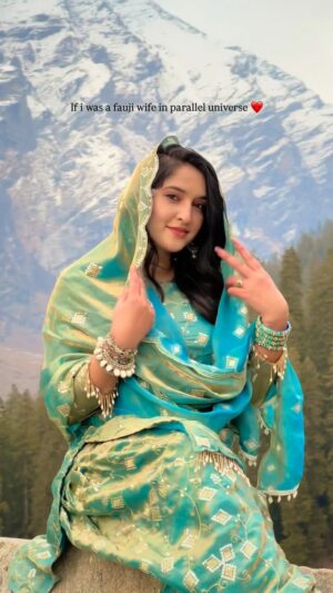 Simar Rajput Instagram - Every fauji love story be like ❤️
.
.
.
.
#manali #border2 #diljeetdosanjh #simarrjput