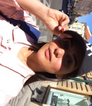 Simmy Goraya Instagram - Throwback to 2018 my first solo trip 🥺❤️! The last pic is my skin goals right now, there’s no makeup on btw.
P.S: I had these in my gallery for soo long!!
#solotrip #prague