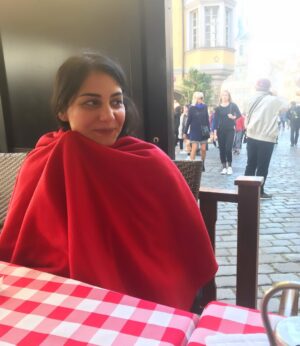 Simmy Goraya Instagram - Throwback to 2018 my first solo trip 🥺❤️! The last pic is my skin goals right now, there’s no makeup on btw.
P.S: I had these in my gallery for soo long!!
#solotrip #prague