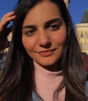 Simmy Goraya Instagram - Throwback to 2018 my first solo trip 🥺❤️! The last pic is my skin goals right now, there’s no makeup on btw.
P.S: I had these in my gallery for soo long!!
#solotrip #prague