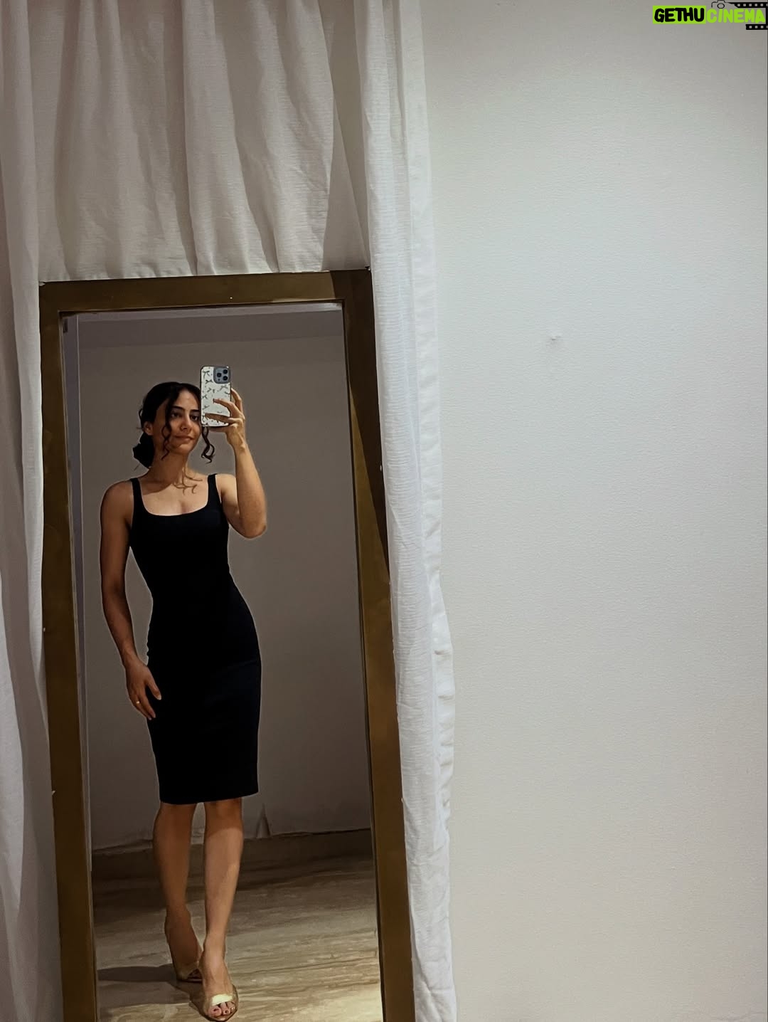 Simmy Goraya - 9.6K Likes - In the end you realise, life’s about doing simple things over a long period of time! It was always about sticking to the DAMN BASICS & finding your balance! 🥹