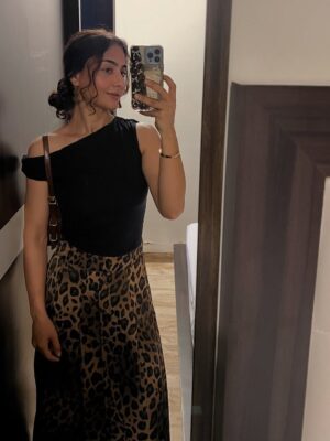 Simmy Goraya Instagram - In the end you realise, life’s about doing simple things over a long period of time! It was always about sticking to the DAMN BASICS & finding your balance! 🥹
