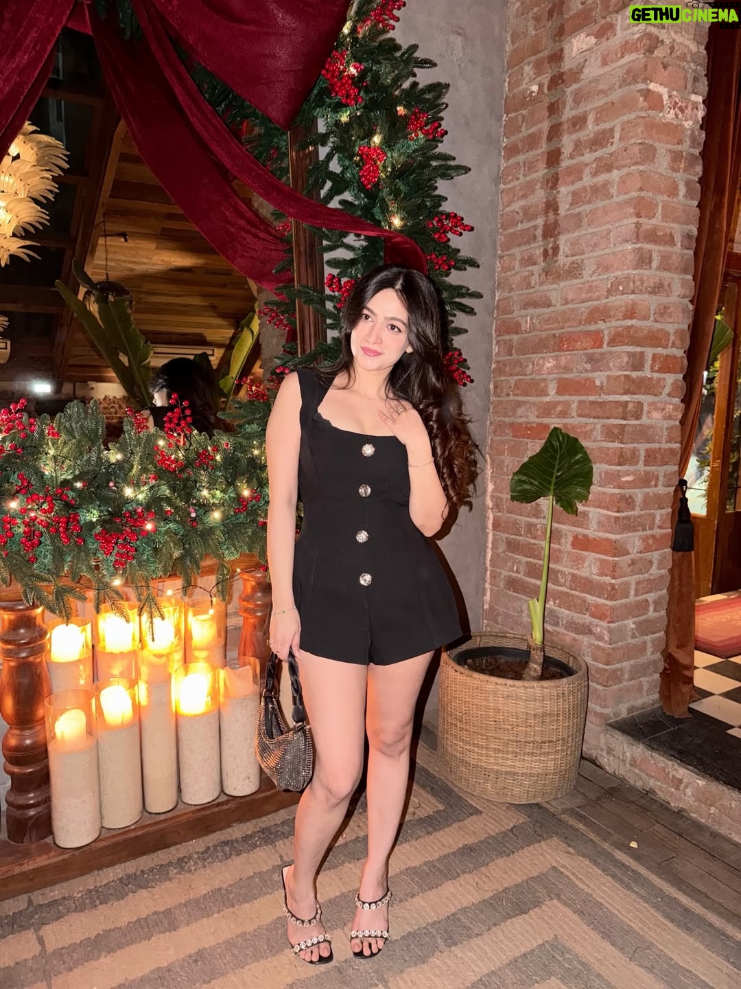 Simran Bawa - 6.1K Likes - 🎄🌟🧚🏼‍♀️🎀🖤