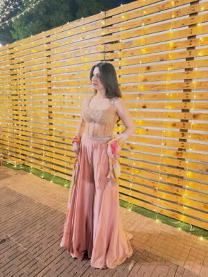 Simran Bawa Instagram - 💫