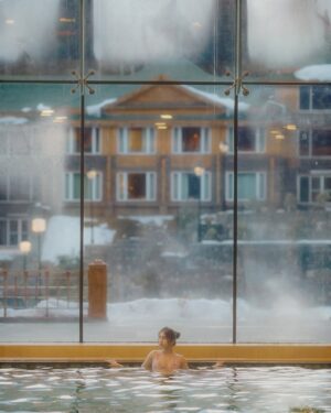 Simran Bejwani Instagram - elevated relaxation..❄️

📍The Khyber Himalayan Resort & Spa, Gulmarg

#poolsofinstagram #instagrammable #gulmargdiaries #pooltime
