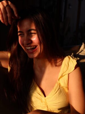 Simran Bejwani Instagram - 26, sunkissed and grateful🤎

#sunkissed #nofilter