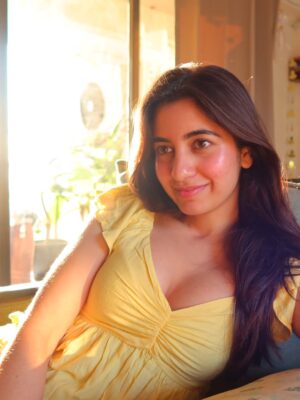Simran Bejwani Instagram - 26, sunkissed and grateful🤎

#sunkissed #nofilter