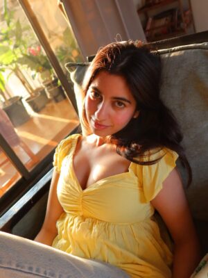 Simran Bejwani Instagram - 26, sunkissed and grateful🤎

#sunkissed #nofilter