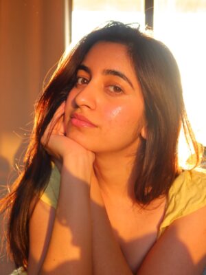 Simran Bejwani Instagram - 26, sunkissed and grateful🤎

#sunkissed #nofilter