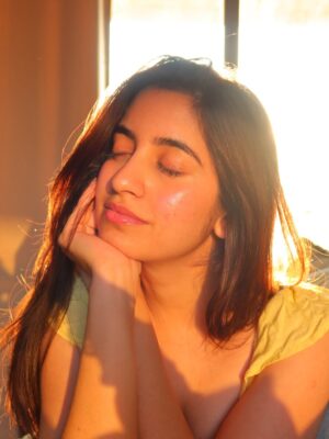 Simran Bejwani Instagram - 26, sunkissed and grateful🤎

#sunkissed #nofilter