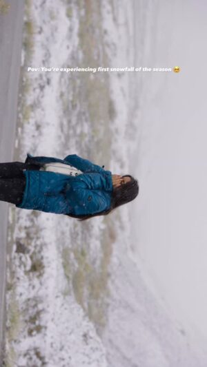 Simran Bejwani Instagram - That first snowfall of your life as well🥹🤌🏼
#snowfall #mountains #winters #himachalpradesh