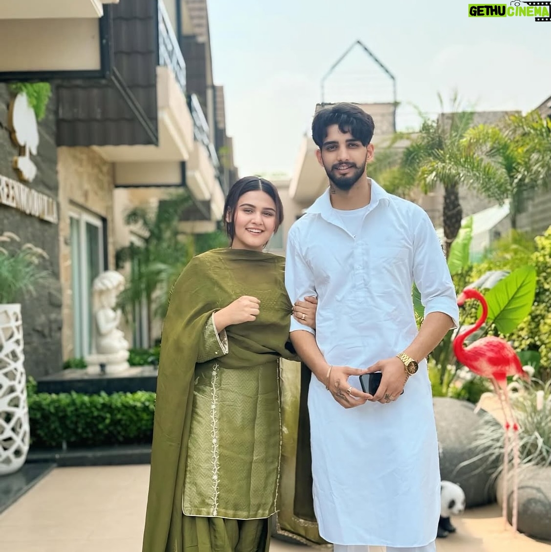 Simran Kalsi - 7.6K Likes - 💚🤍