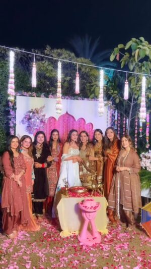 Simran Kalsi Instagram - 🌸❤️