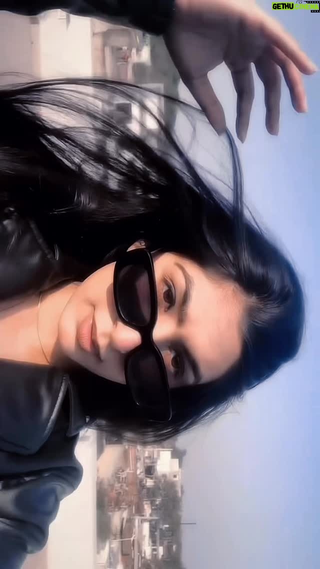 Simran Kaur - 1.6K Likes - I like badami rang 👌🏻!!