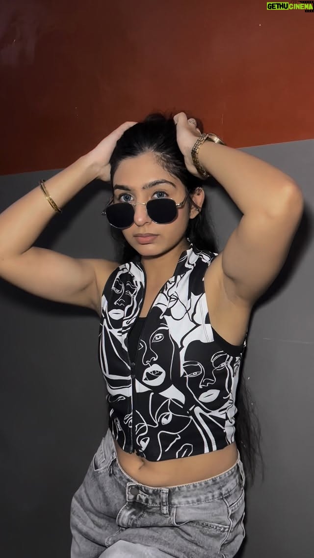 Simran Kaur - 2K Likes - Obsessed 🤩

 @yuvraajnation