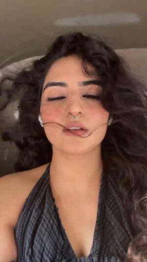 Simran Rawal Instagram - Hellooooo thereeee👀🔪