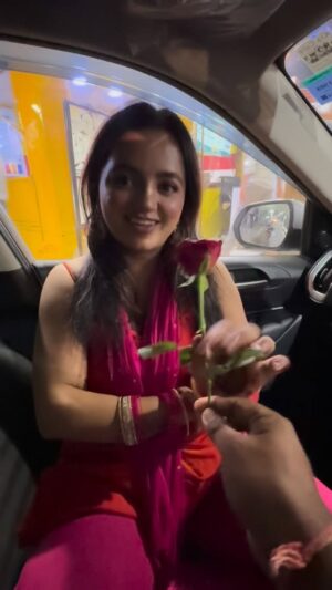 Simran Verma Instagram - Meri biwi nahi behan hai 🤣