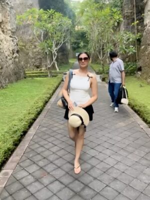 Simrat Sokhi Instagram - It’s summer somewhere I guess 🫒