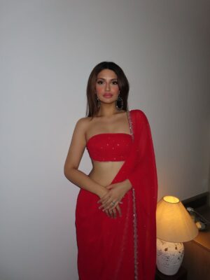 Simrat Sokhi Instagram - Oh, don’t mind me 🤭
.
.
.
Outfit by: @dsignersonia ❤️