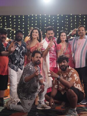 Simrithi Bathija Instagram - From set to screen 💥
‘Right Sali Pe Ba Jija Ka’ is OUT NOW 
Did you watch it? Tell me your thoughts👇🏻 
 
It was my pleasure to share the screen with Power-star @singhpawan999 🌟 

.

.

.

@shabbir_ahmed9 
@tserieshamaarbhojpuri 
@shilpi_raj_personal 

.

.

.

#bhojpuri #itemsong #pawansingh999 #simrithibathija #bts